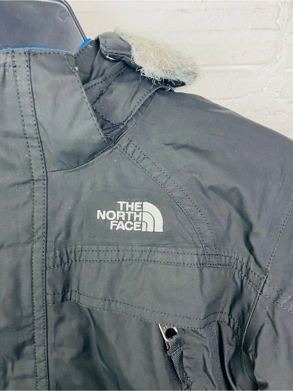 The North Face Black Kids Puffer Jacket with Faux Fur Hood Trim size 5